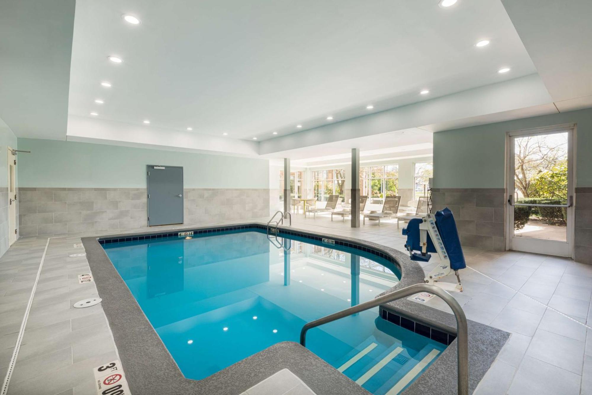 Hilton Garden Inn Saint Charles Exterior foto